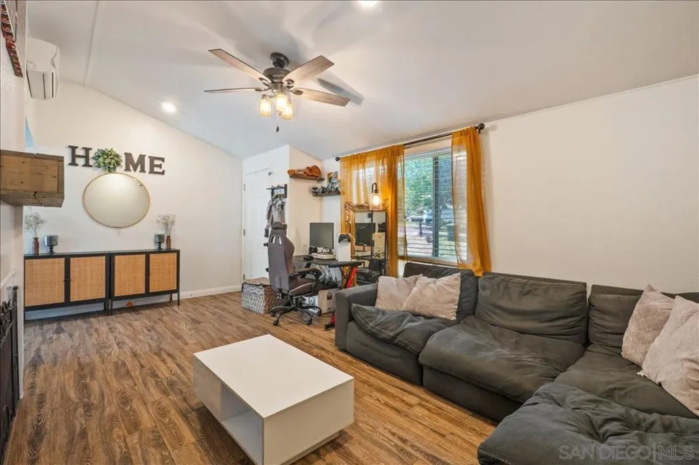 3419 S Barcelona Spring Valley, CA 91977