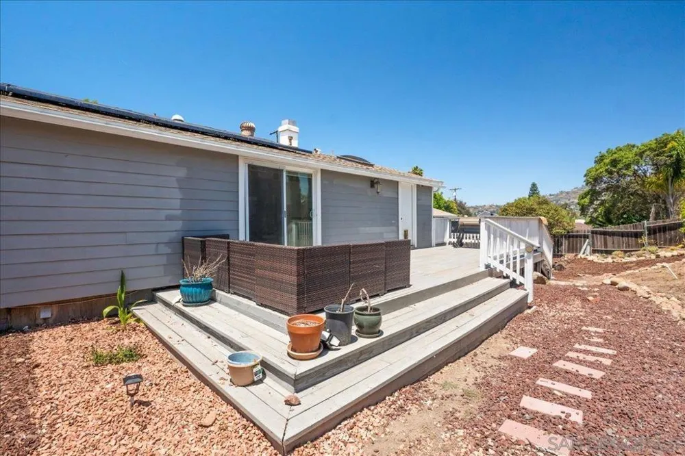 3419 S Barcelona Spring Valley, CA 91977