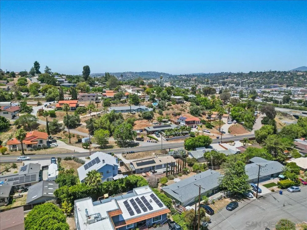 3419 S Barcelona Spring Valley, CA 91977