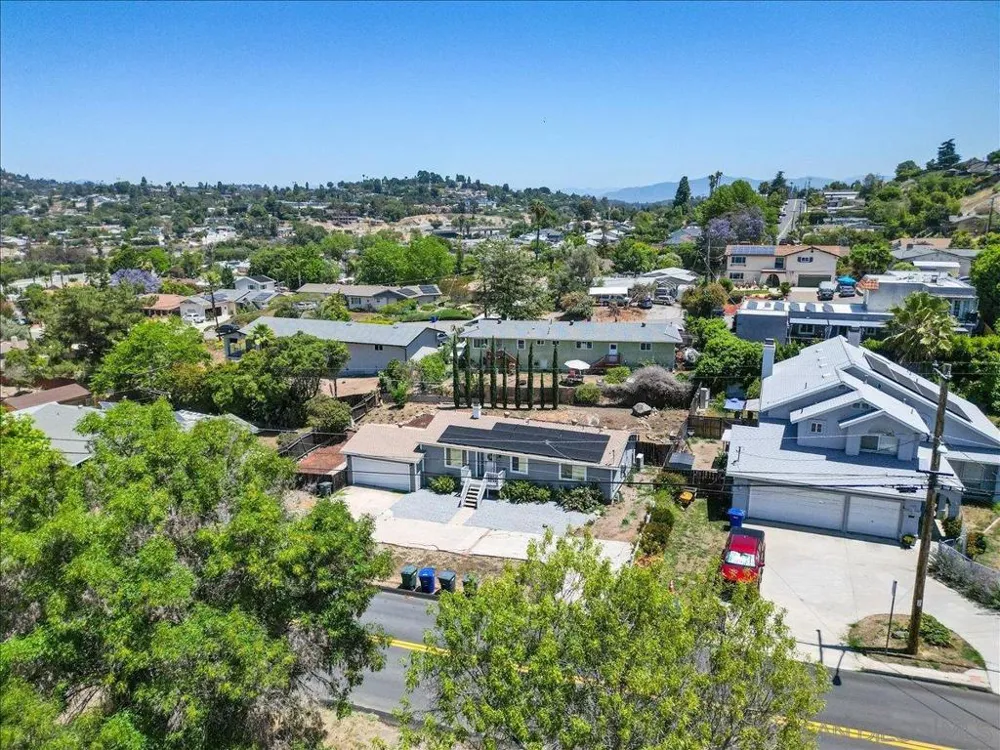 3419 S Barcelona Spring Valley, CA 91977