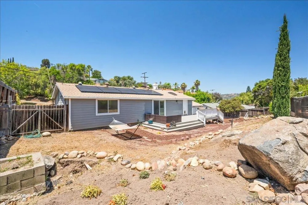 3419 S Barcelona Spring Valley, CA 91977