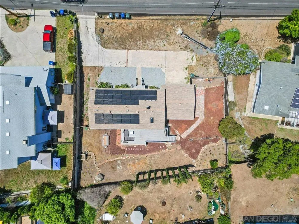 3419 S Barcelona Spring Valley, CA 91977