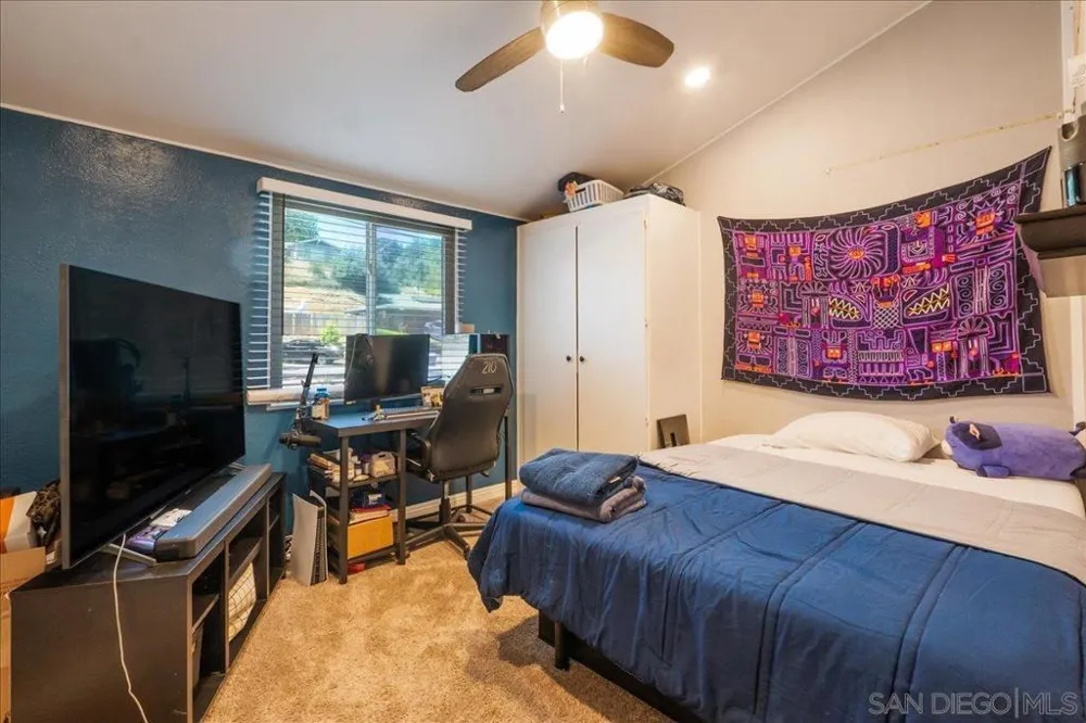 3419 S Barcelona Spring Valley, CA 91977