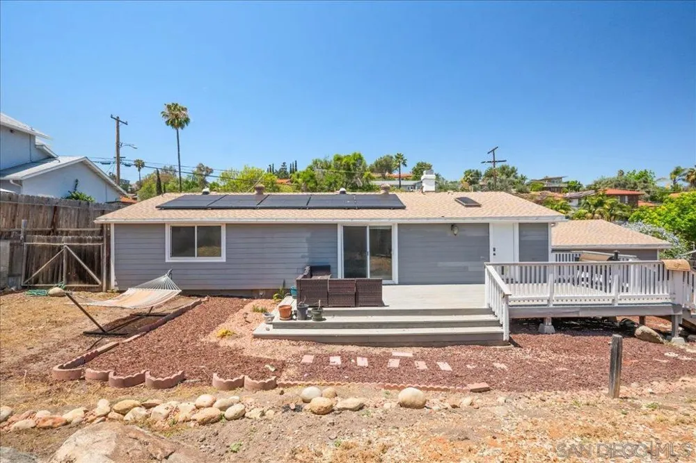 3419 S Barcelona Spring Valley, CA 91977
