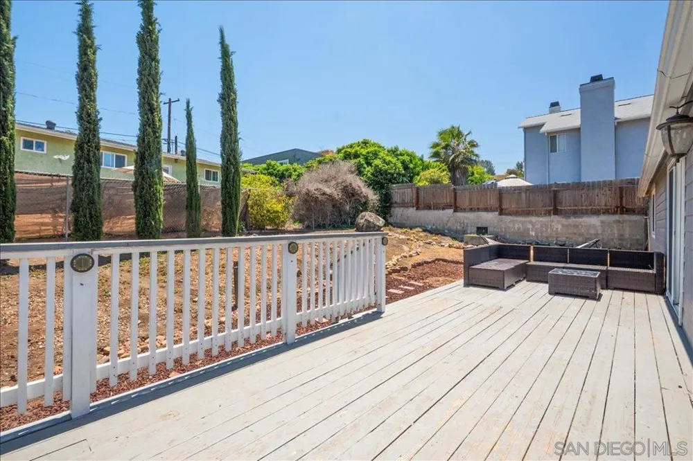 3419 S Barcelona Spring Valley, CA 91977