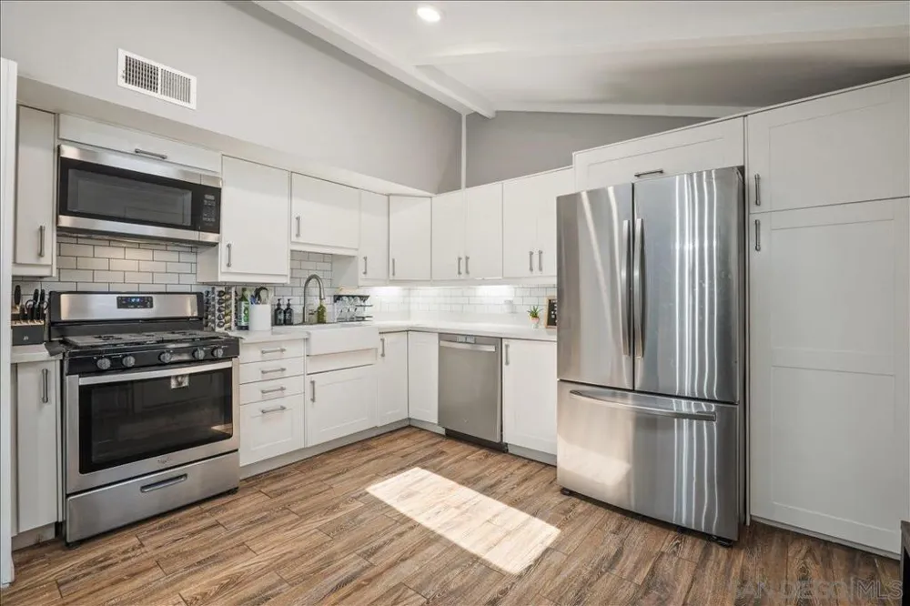 3419 S Barcelona Spring Valley, CA 91977