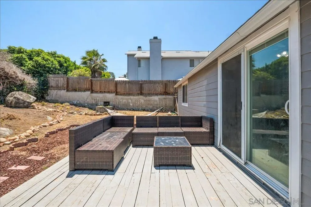 3419 S Barcelona Spring Valley, CA 91977
