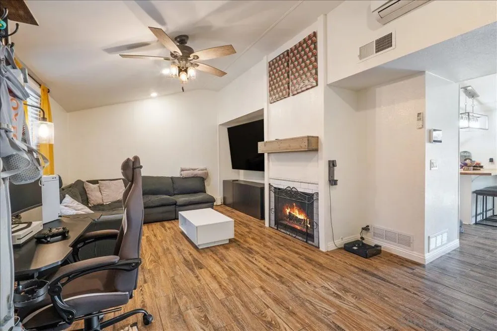 3419 S Barcelona Spring Valley, CA 91977
