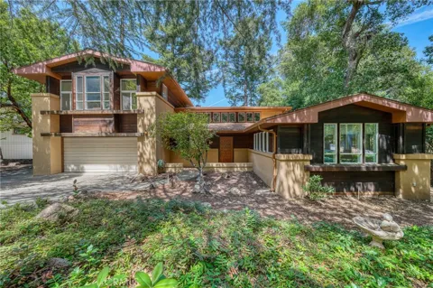 2944 Buckingham