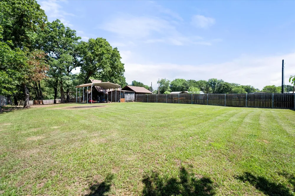 377 Southern Oaks Drive Streetman, TX 75859