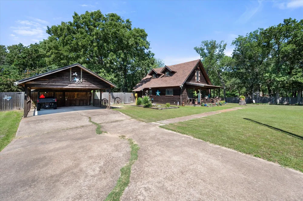 377 Southern Oaks Drive Streetman, TX 75859