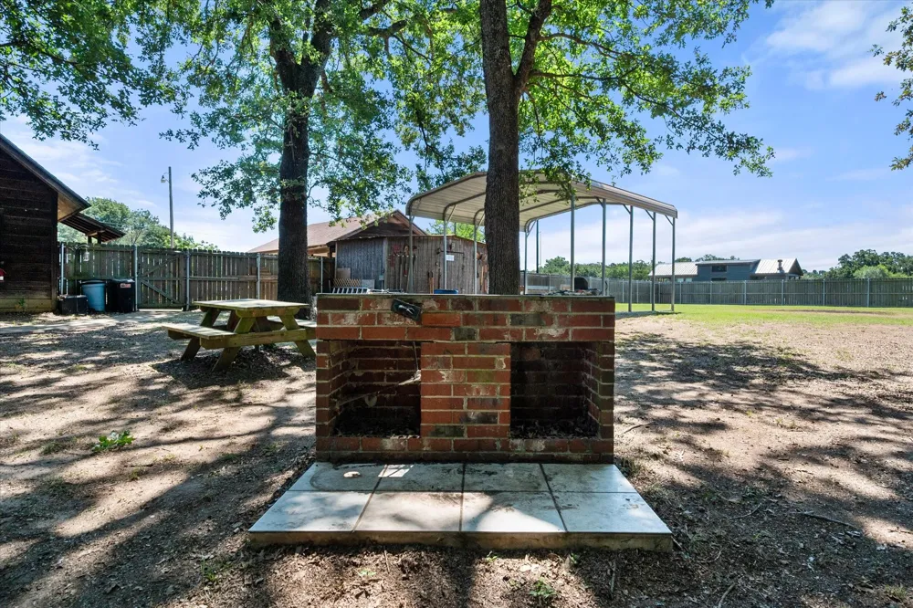 377 Southern Oaks Drive Streetman, TX 75859
