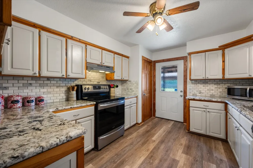 377 Southern Oaks Drive Streetman, TX 75859