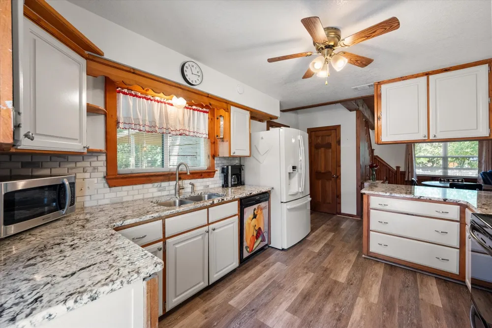 377 Southern Oaks Drive Streetman, TX 75859