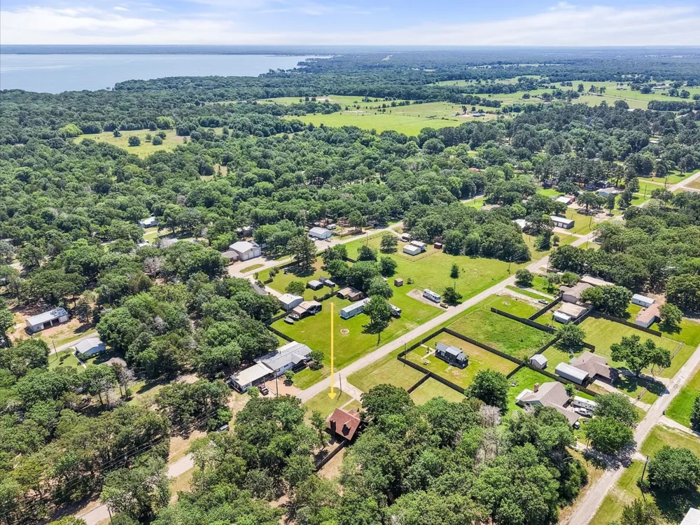 377 Southern Oaks Drive Streetman, TX 75859