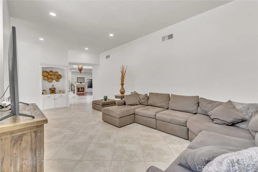 6066 Lake Lindero DR Agoura Hills, CA 91301