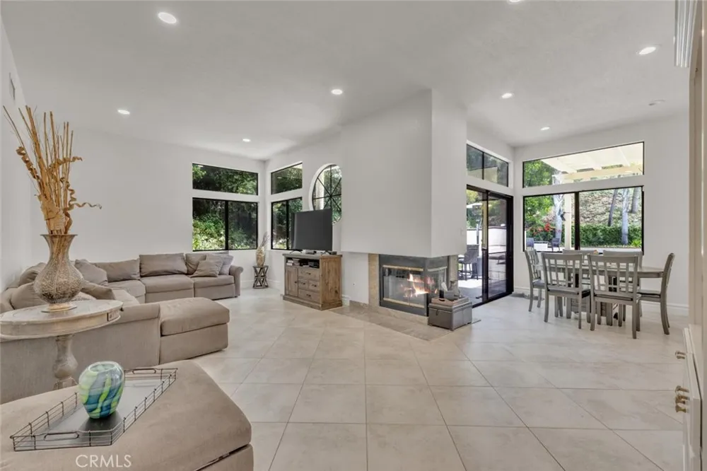 6066 Lake Lindero DR Agoura Hills, CA 91301