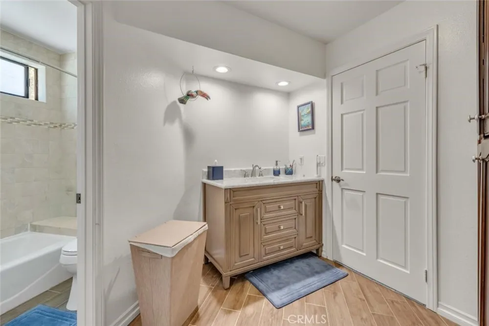 6066 Lake Lindero DR Agoura Hills, CA 91301