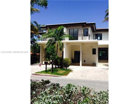 472 FERNWOOD DR #472