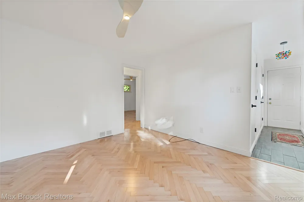 2665 Middlebelt Road West Bloomfield Charter Township, MI 48324