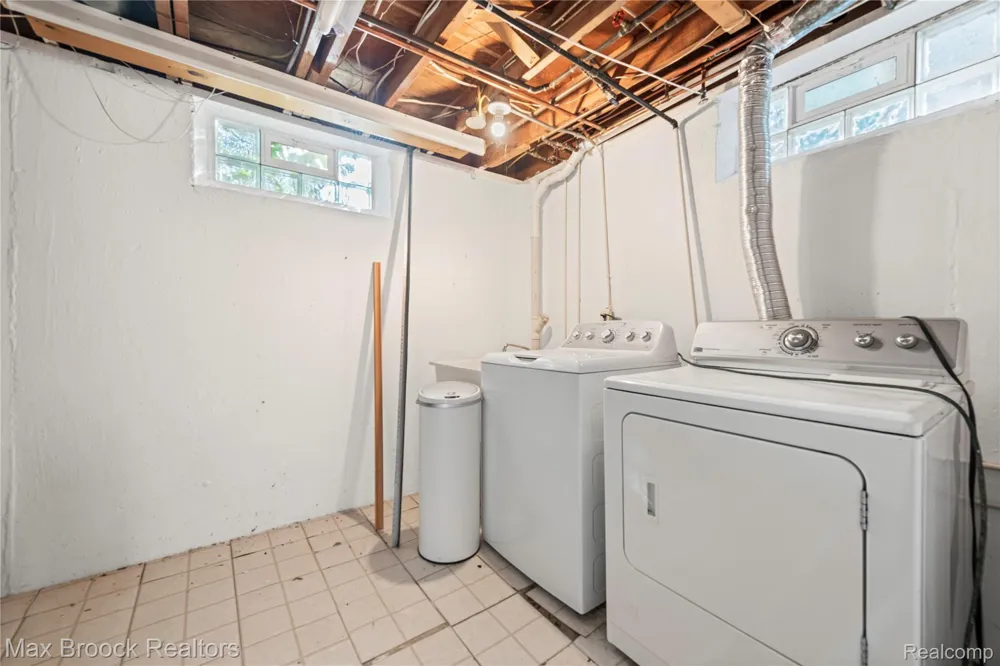 2665 Middlebelt Road West Bloomfield Charter Township, MI 48324