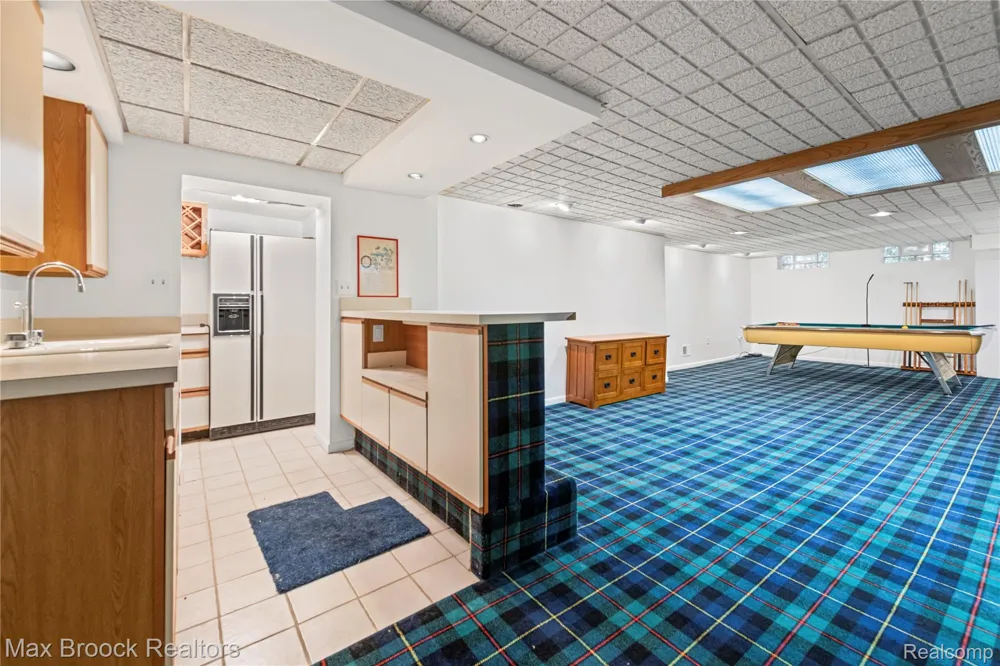 2665 Middlebelt Road West Bloomfield Charter Township, MI 48324