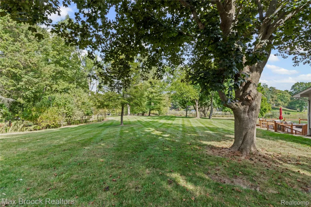 2665 Middlebelt Road West Bloomfield Charter Township, MI 48324