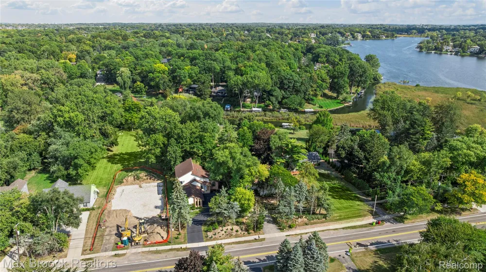 2665 Middlebelt Road West Bloomfield Charter Township, MI 48324