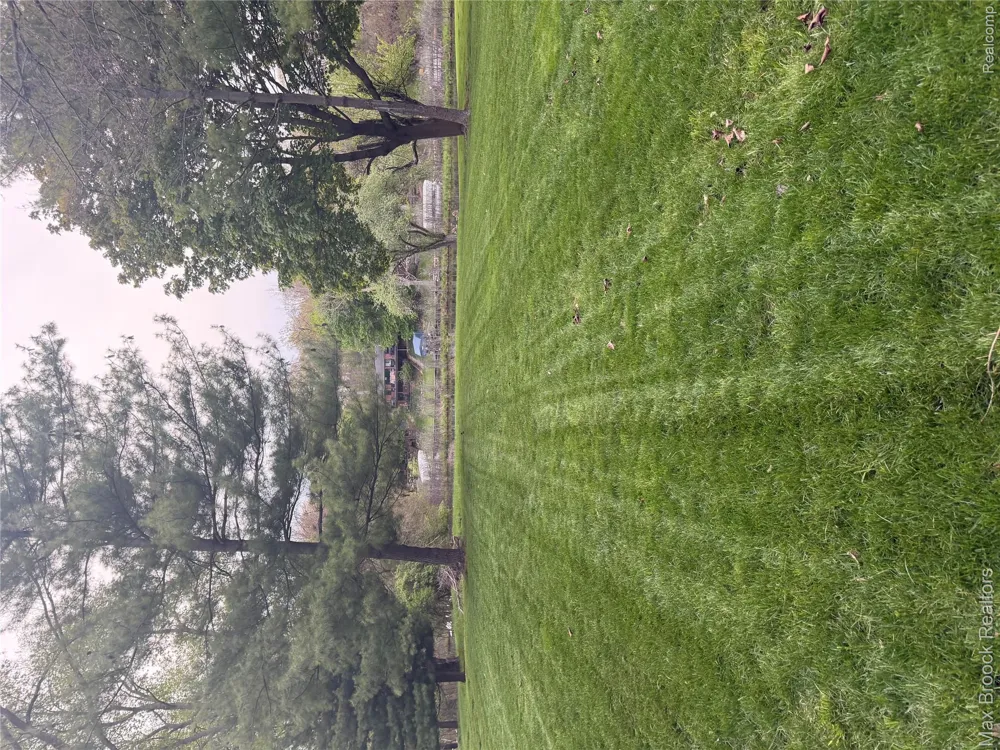 2665 Middlebelt Road West Bloomfield Charter Township, MI 48324