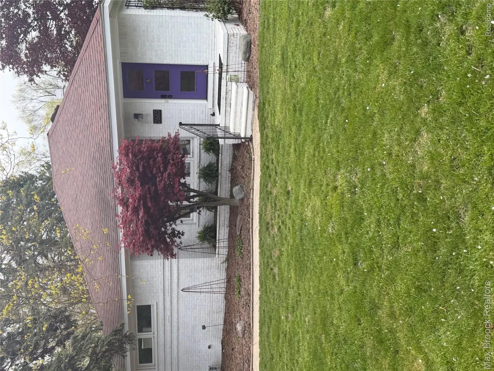 2665 Middlebelt Road West Bloomfield Charter Township, MI 48324