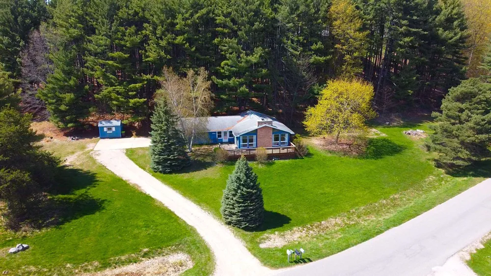 11892 Cabin Lane Milton Township, MI 49676