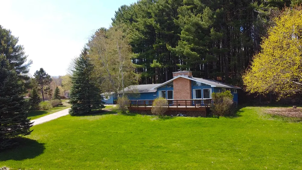 11892 Cabin Lane Milton Township, MI 49676