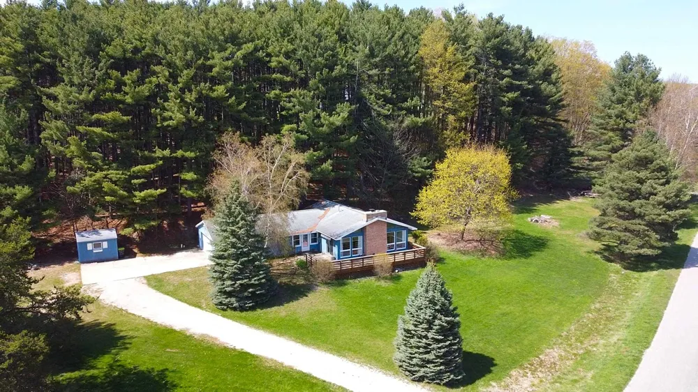 11892 Cabin Lane Milton Township, MI 49676