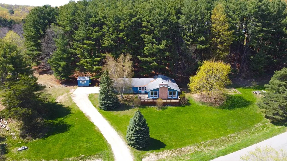 11892 Cabin Lane Milton Township, MI 49676
