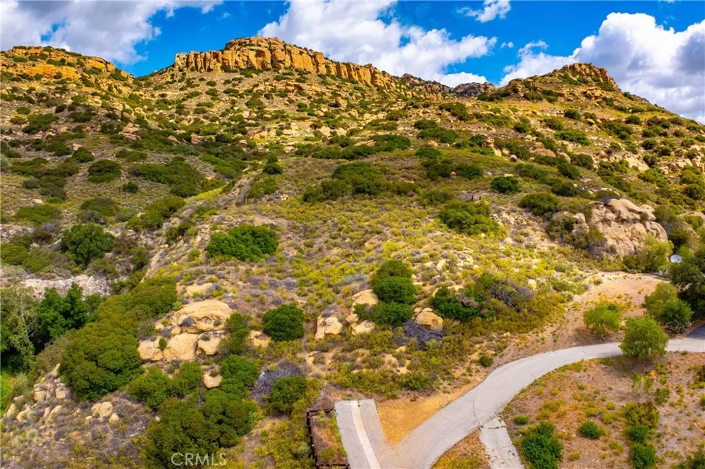 200 AMIGO ROAD Chatsworth, CA 91311