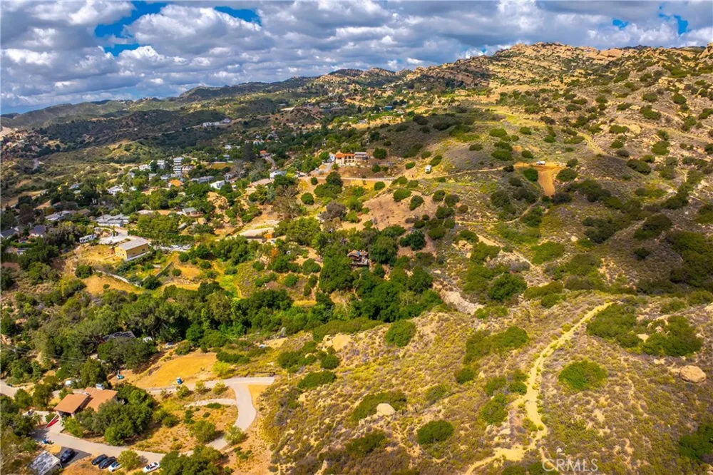 200 AMIGO ROAD Chatsworth, CA 91311
