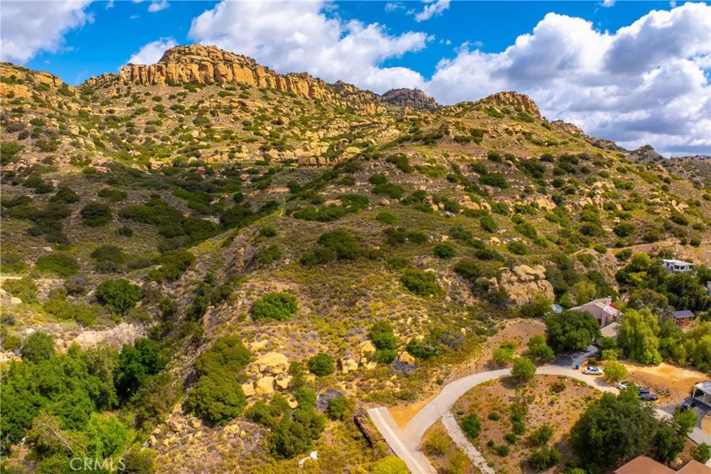 200 AMIGO ROAD Chatsworth, CA 91311