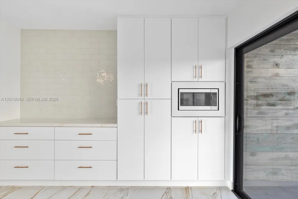 16449 NE 26th Ave #16 North Miami Beach, FL 33160