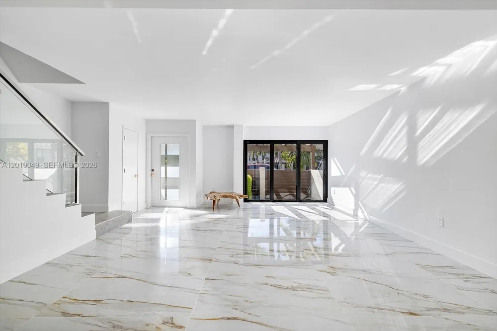 16449 NE 26th Ave #16 North Miami Beach, FL 33160