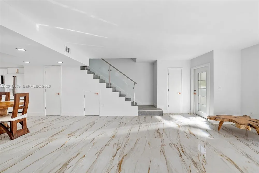 16449 NE 26th Ave #16 North Miami Beach, FL 33160