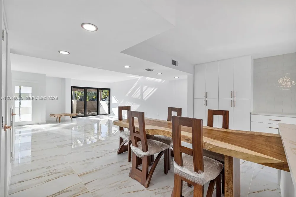 16449 NE 26th Ave #16 North Miami Beach, FL 33160