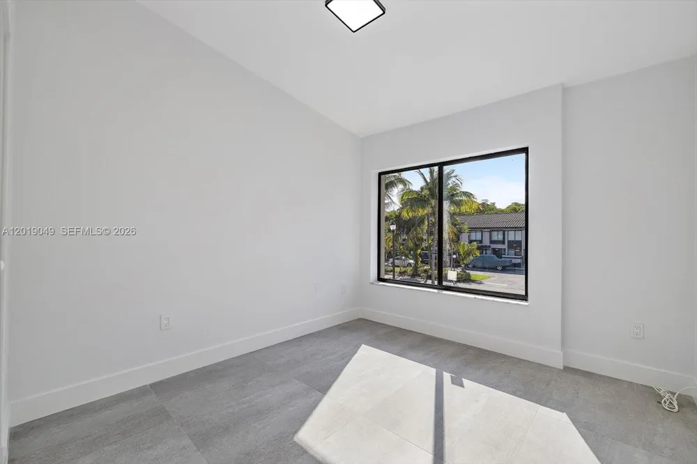16449 NE 26th Ave #16 North Miami Beach, FL 33160