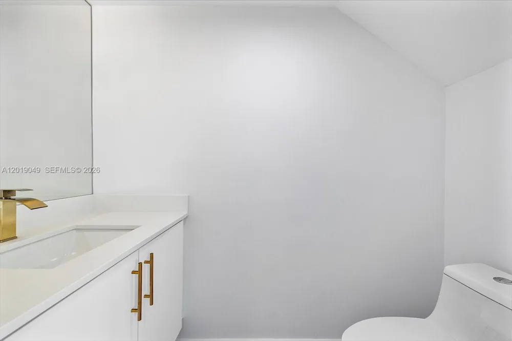 16449 NE 26th Ave #16 North Miami Beach, FL 33160