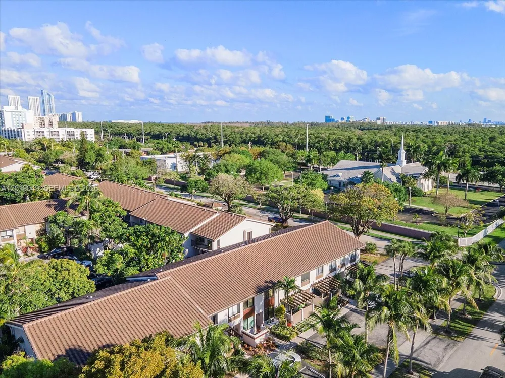 16449 NE 26th Ave #16 North Miami Beach, FL 33160