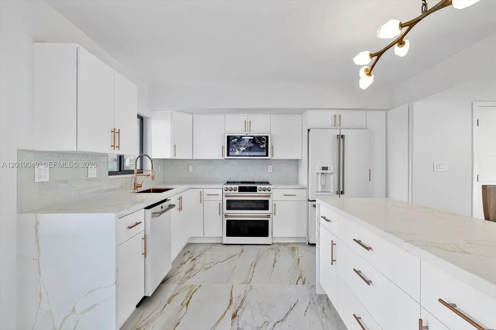16449 NE 26th Ave #16 North Miami Beach, FL 33160