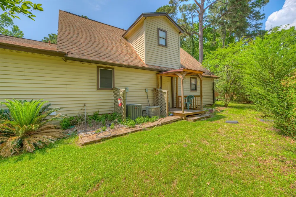 647 Moose Drive Onalaska, TX 77360