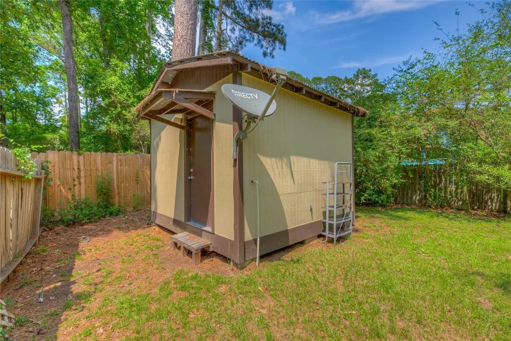 647 Moose Drive Onalaska, TX 77360