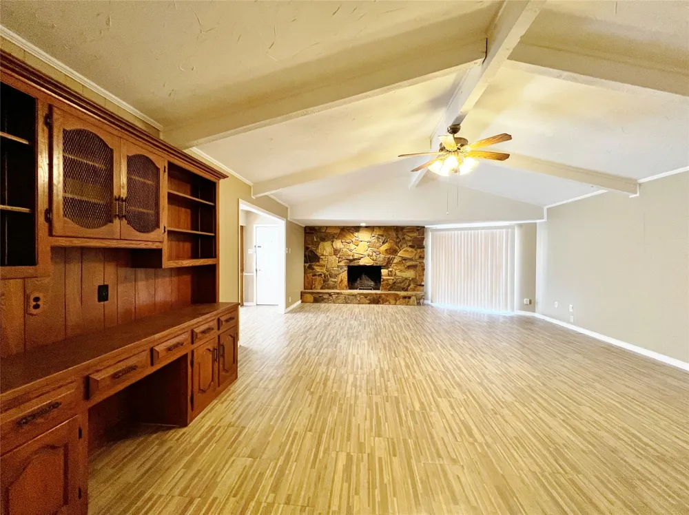 221 Connie Drive DeSoto, TX 75115