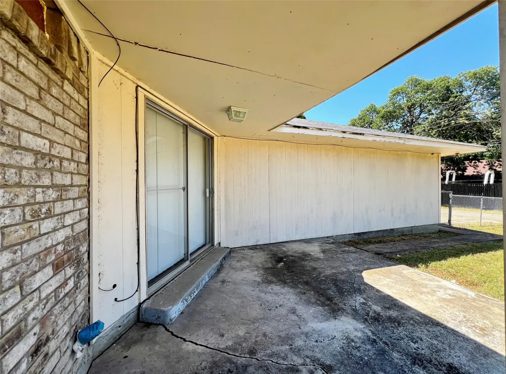 221 Connie Drive DeSoto, TX 75115