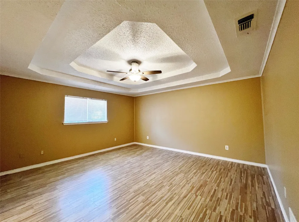 221 Connie Drive DeSoto, TX 75115